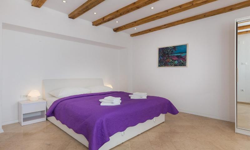 Studio Apartment with Terrace and Sea View image 2