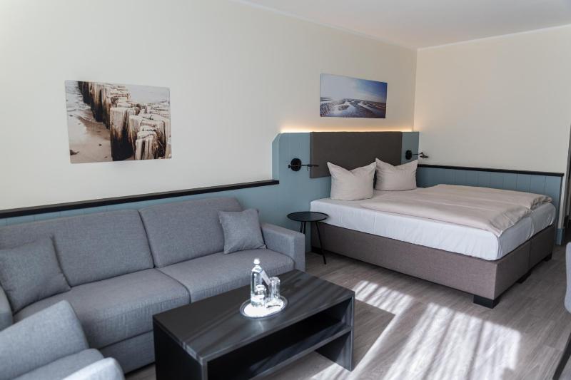 Double or Twin Room image 4