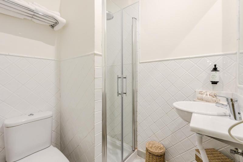 Double or Twin Room image 2