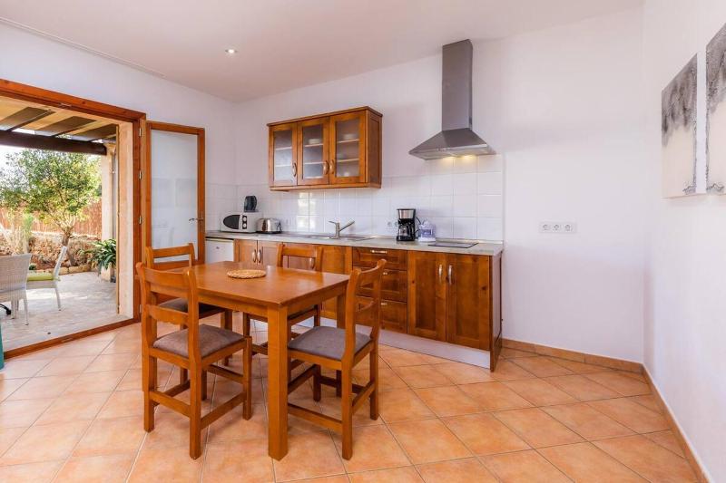 One-Bedroom Apartment with Terrace (ground floor) image 4