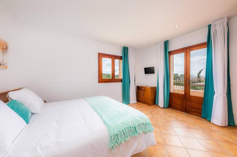 One-Bedroom Apartment with Terrace image 3