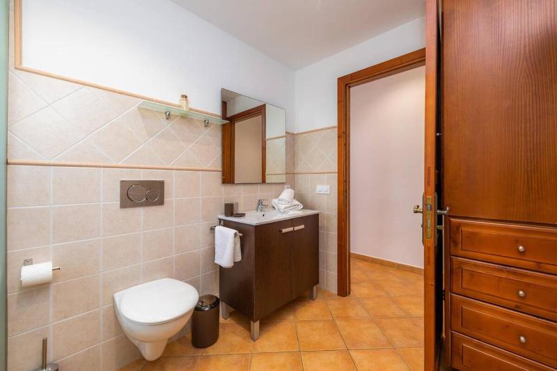 One-Bedroom Apartment with Terrace (ground floor) image 2