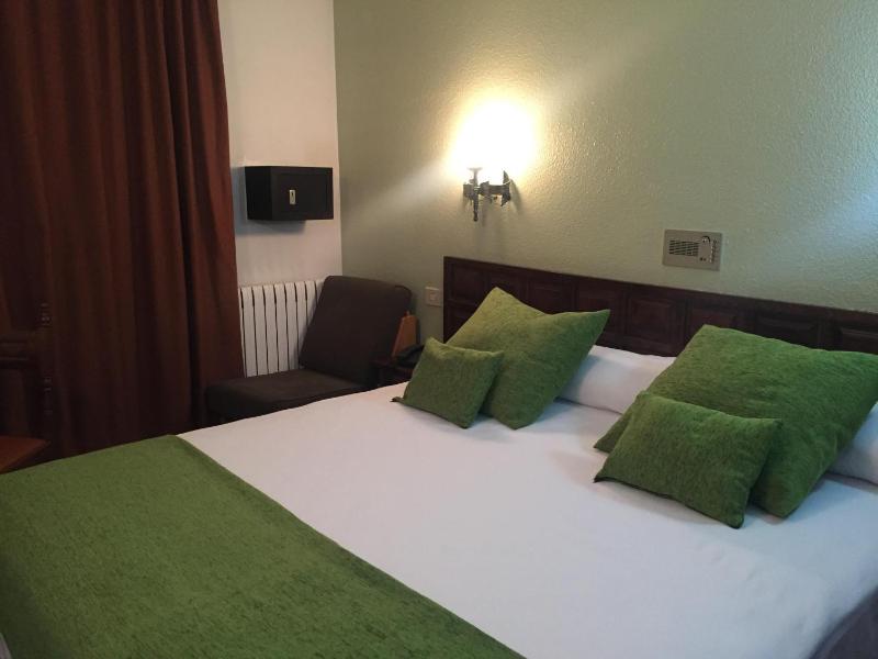 Standard Double Room image 1