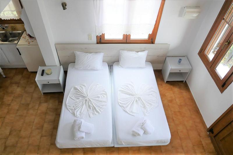 One-Bedroom Apartment image 3