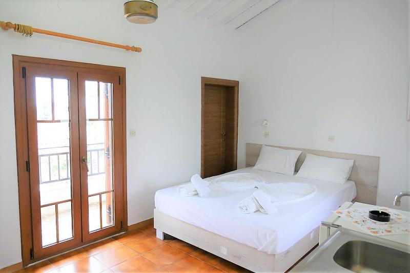 Double Room image 3