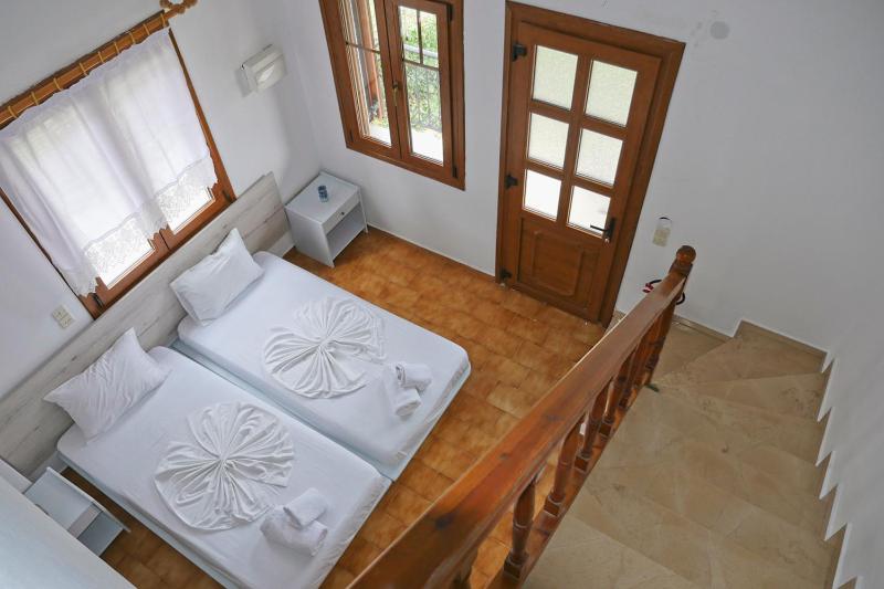 One-Bedroom Apartment image 4