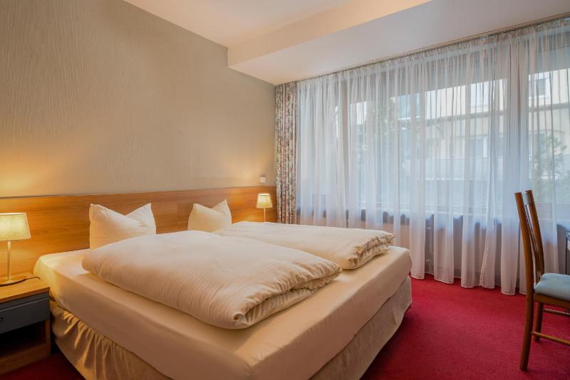 Small Double Room image 4