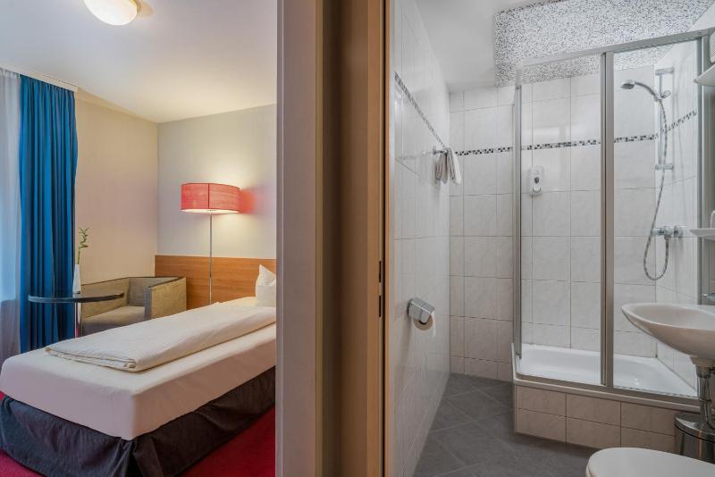 Single Room image 4