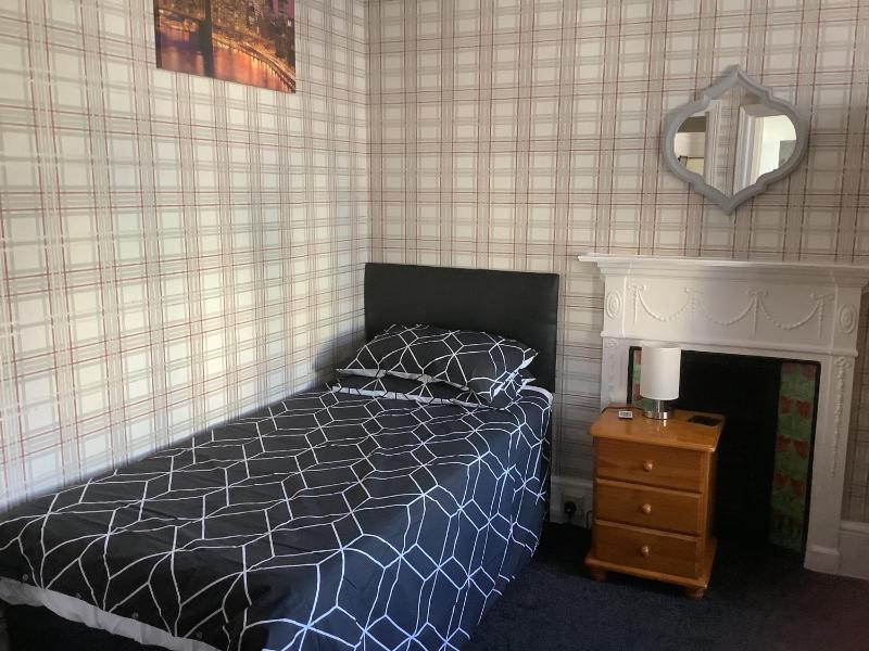Standard Single Room with Shower image 4