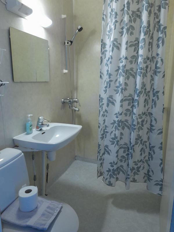 Economy Twin Room image 2