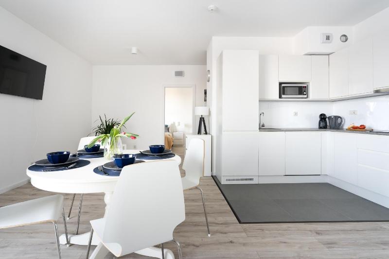 Symphony Modern Tower Apartamenty by INA - image 29