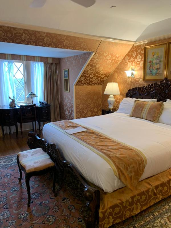 King Room image 2