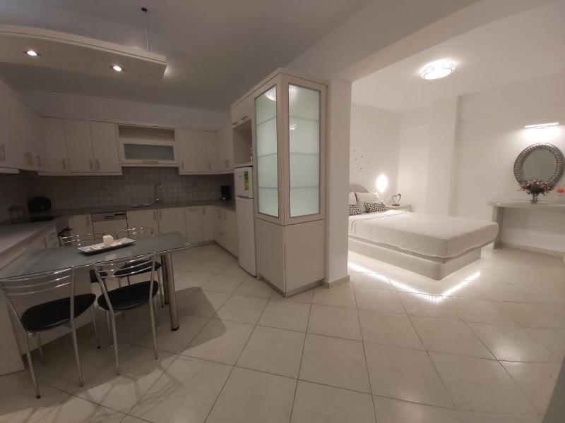 Deluxe Apartment with Outdoor Hot Tub image 1