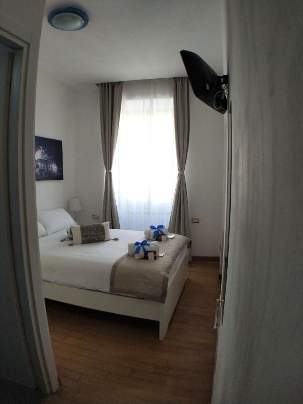 Small Double Room with Private Bathroom image 4