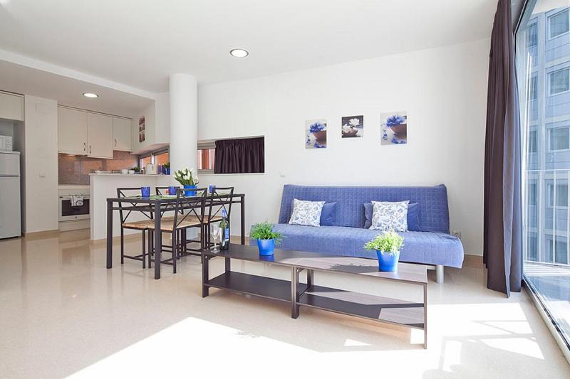 One-Bedroom Apartment with Terrace image 3