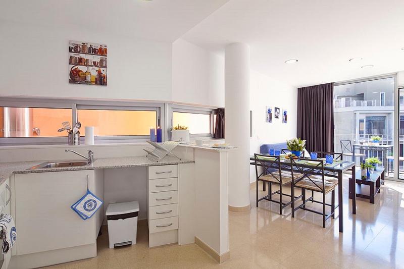 One-Bedroom Apartment with Terrace image 2