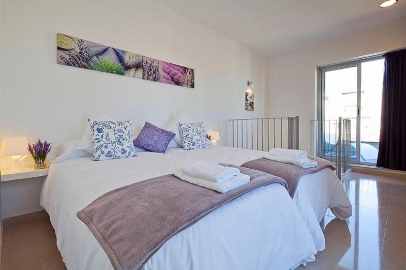 One-Bedroom Apartment - Attic image 3