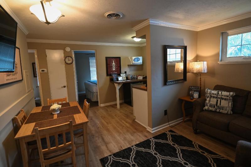 Two Bedroom Cottage image 4
