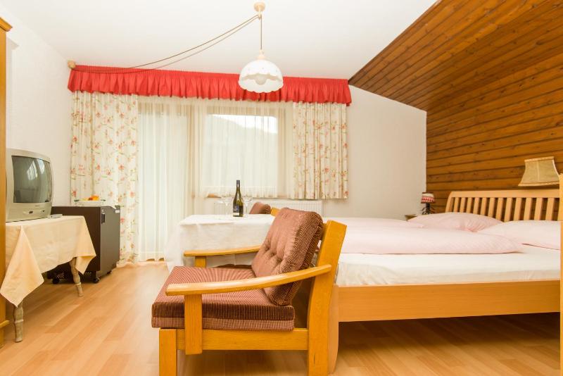 Double Room image 3