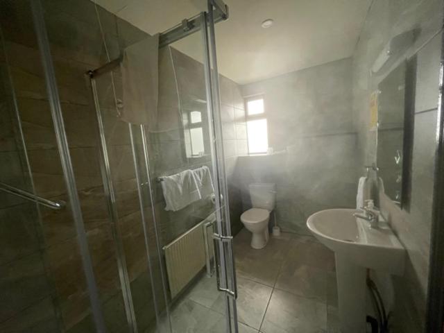 Double Room image 4