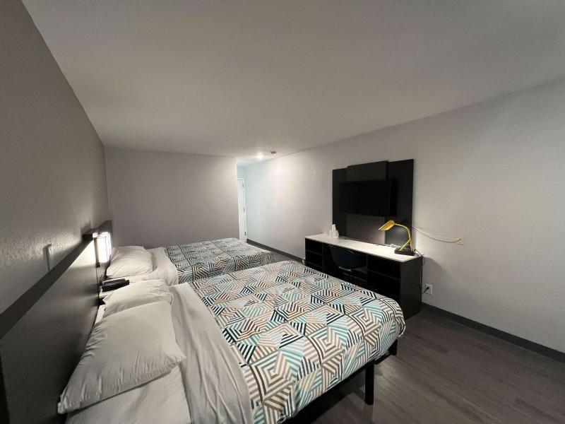 Queen Suite - Non-Smoking