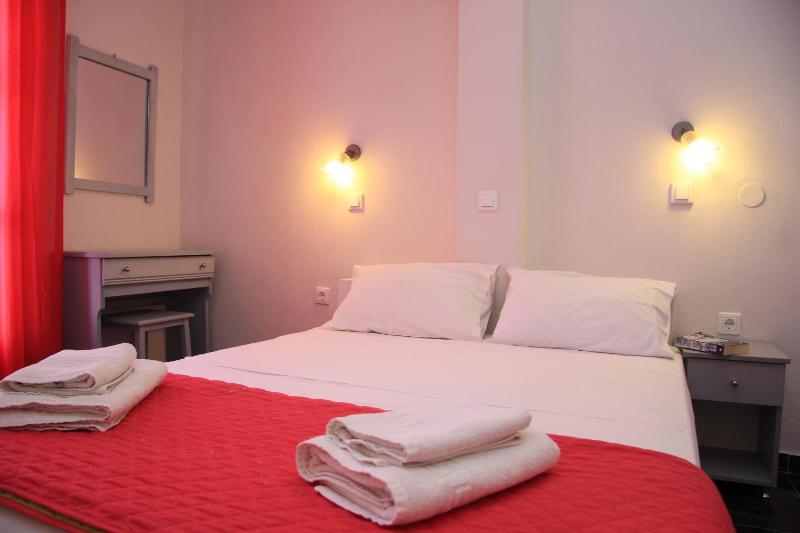 Economy Double Room image 3