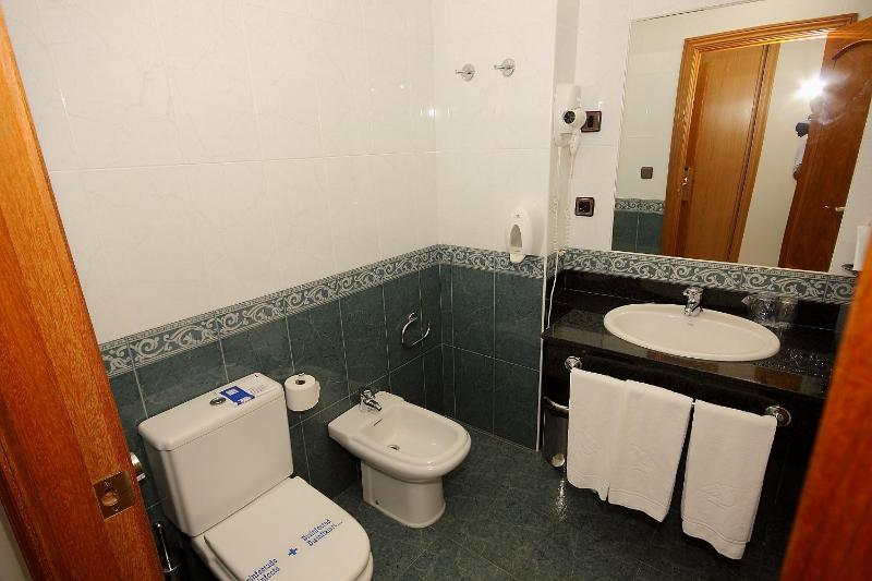Double or Twin Room with Spa Access (2 Adults + 1 Child) image 2