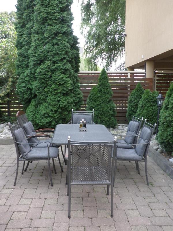 Hotel Rokoko Košice - free parking - image 2