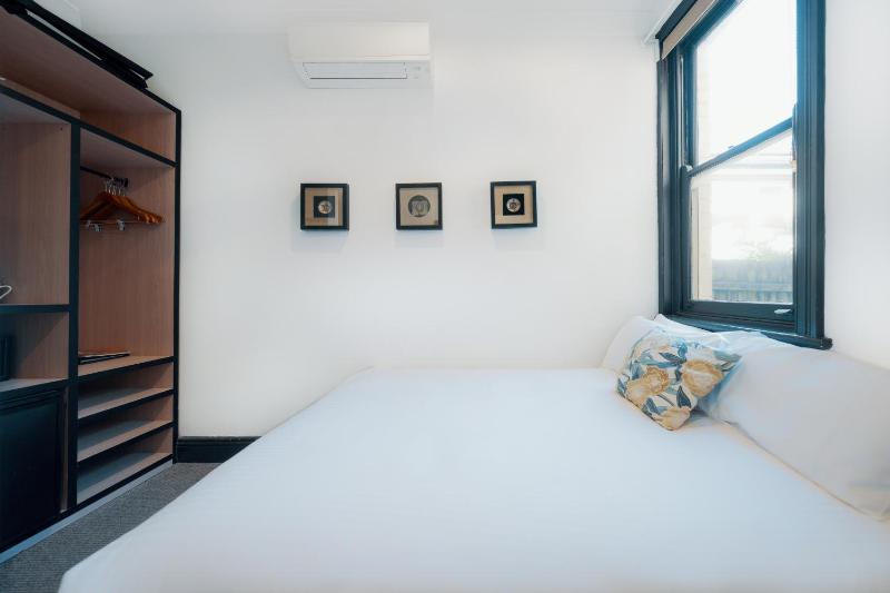 King or Twin Room with Private Bathroom image 3