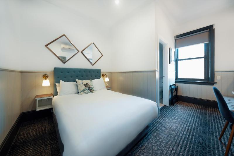 Queen Room with Private Bathroom image 1