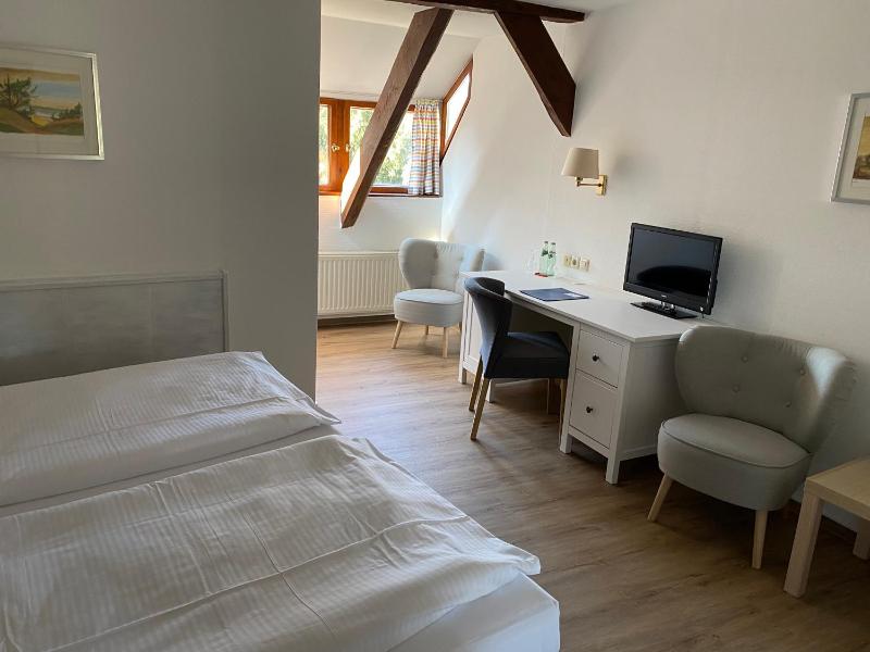 Double Room image 4