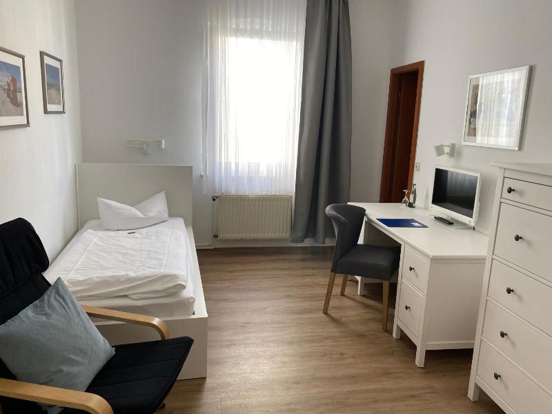 Single Room image 3
