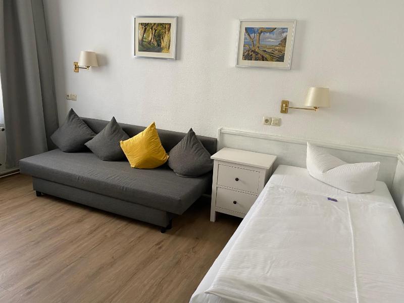 Single Room image 4