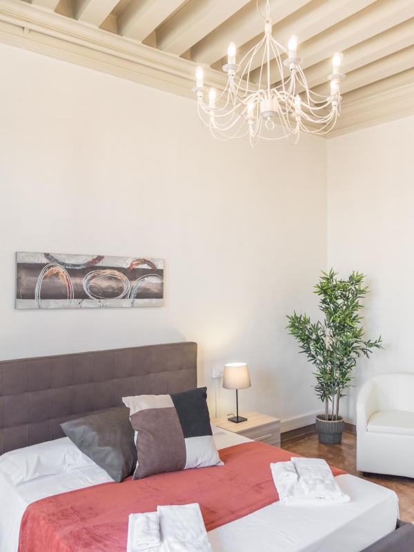 Deluxe Apartment with Canal view image 4