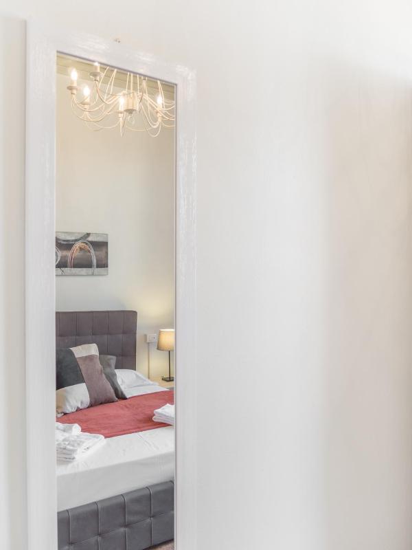 Deluxe Apartment with Canal view image 3