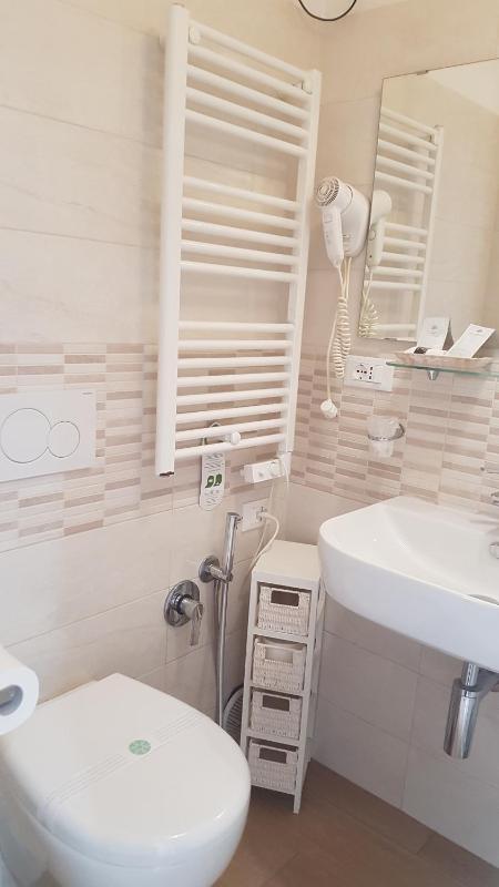 Deluxe Triple Room image 3