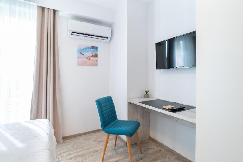 One-Bedroom Apartment image 4