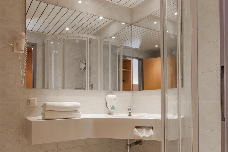 Double Room image 3