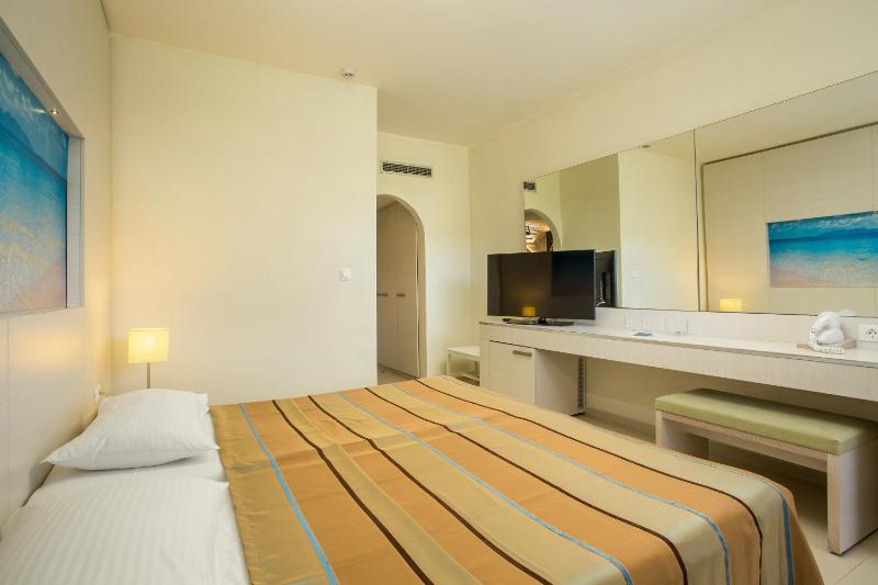 Double Room with Mountain View image 3