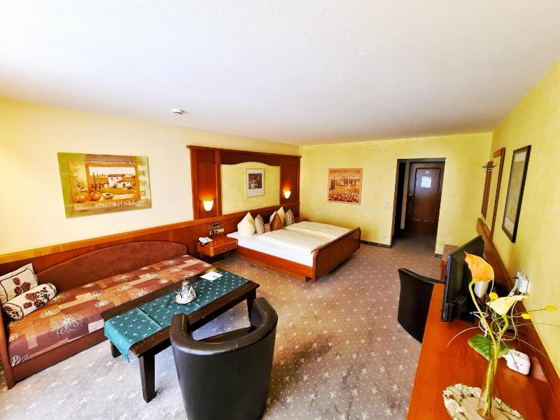 Deluxe Double Room with Park View image 2