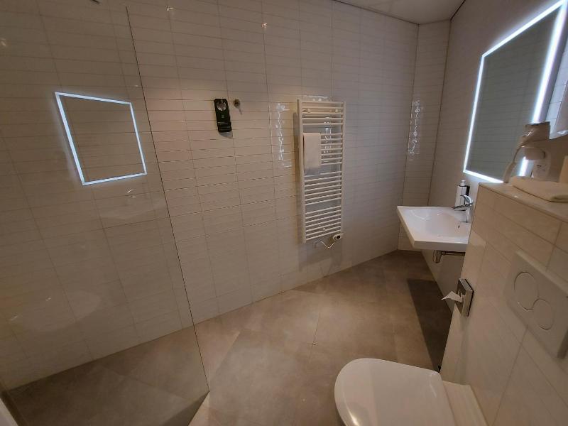 Superior Twin Room image 2