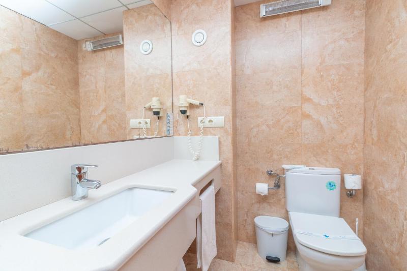 One-Bedroom Apartment with Terrace image 2