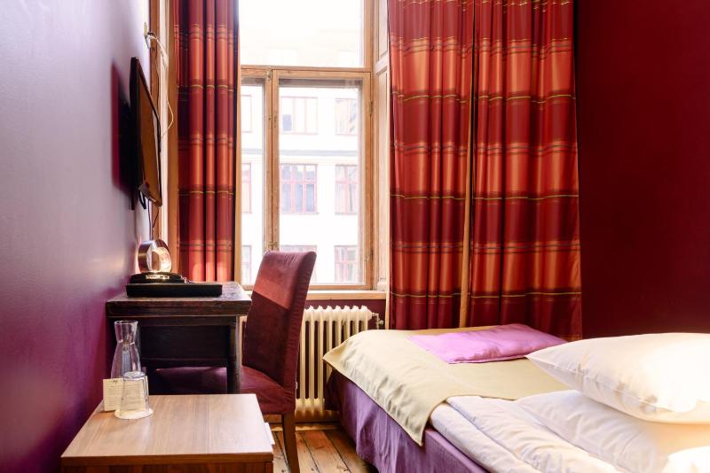 Small Single Room image 1
