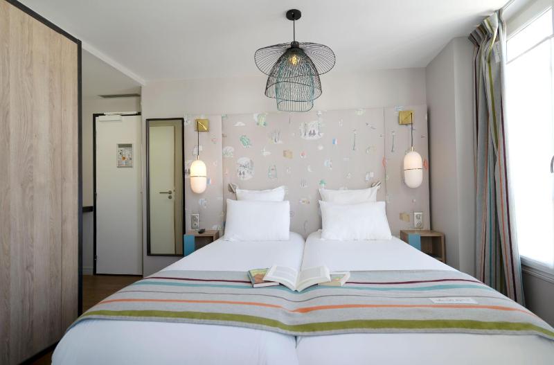 Classic Twin Room image 3