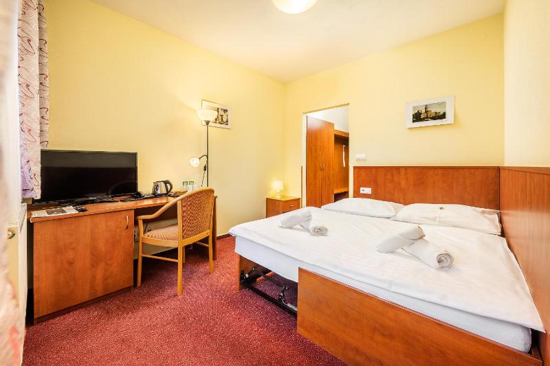 Single Room image 4