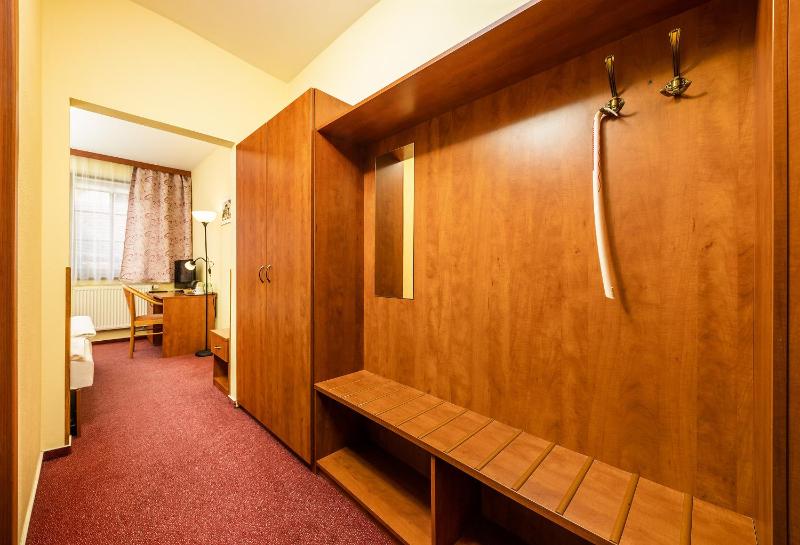 Double or Twin Room image 3