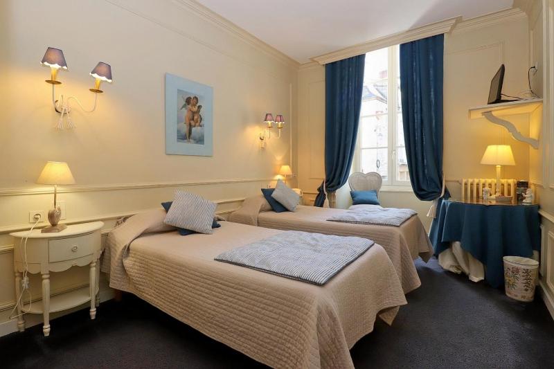 Comfort Twin Room image 4