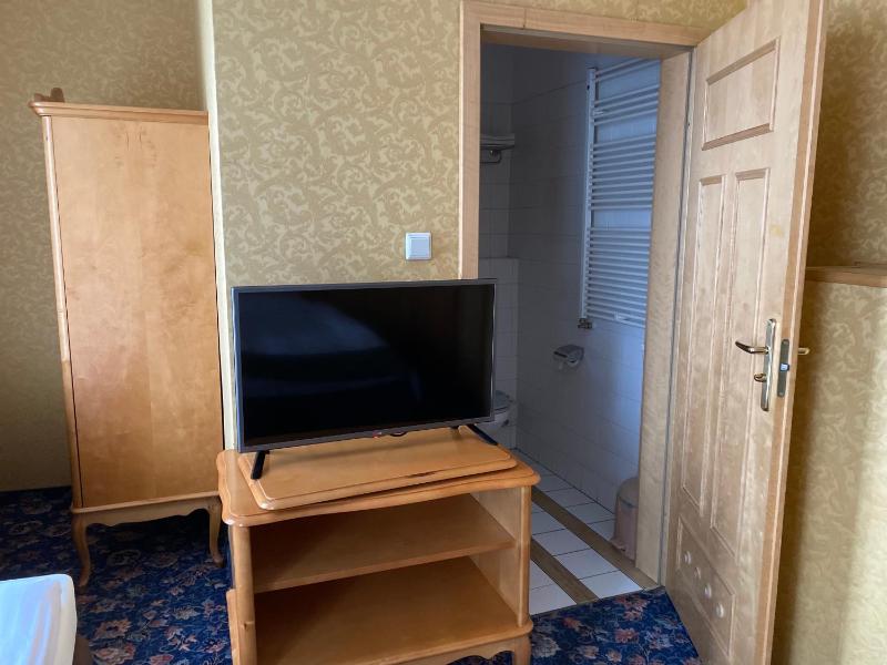 Classic Twin Room without Air Conditioning image 3