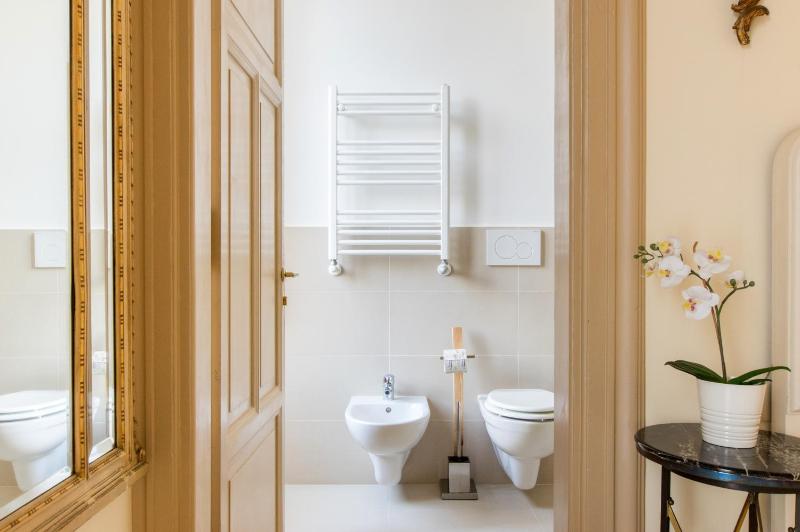 Deluxe Double Room with Balcony image 2