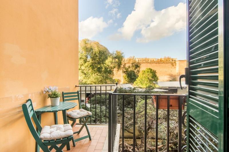 Deluxe Double Room with Balcony image 3